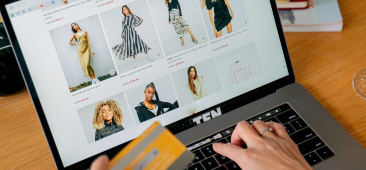 Een webshop overdragen: accounts, contracten en het moment